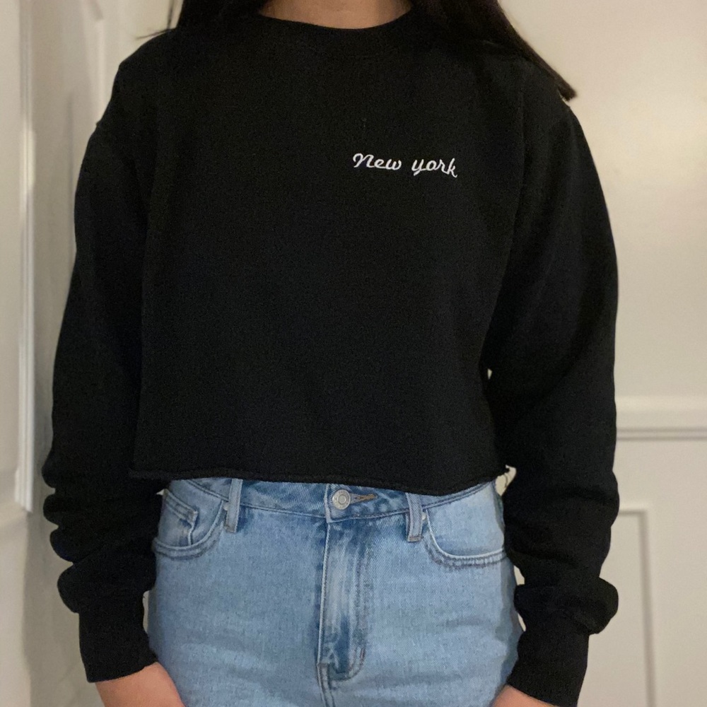 New York Cropped Black Crew Neck